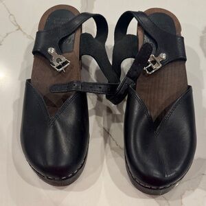 Chic Black Leather Women's Clogs